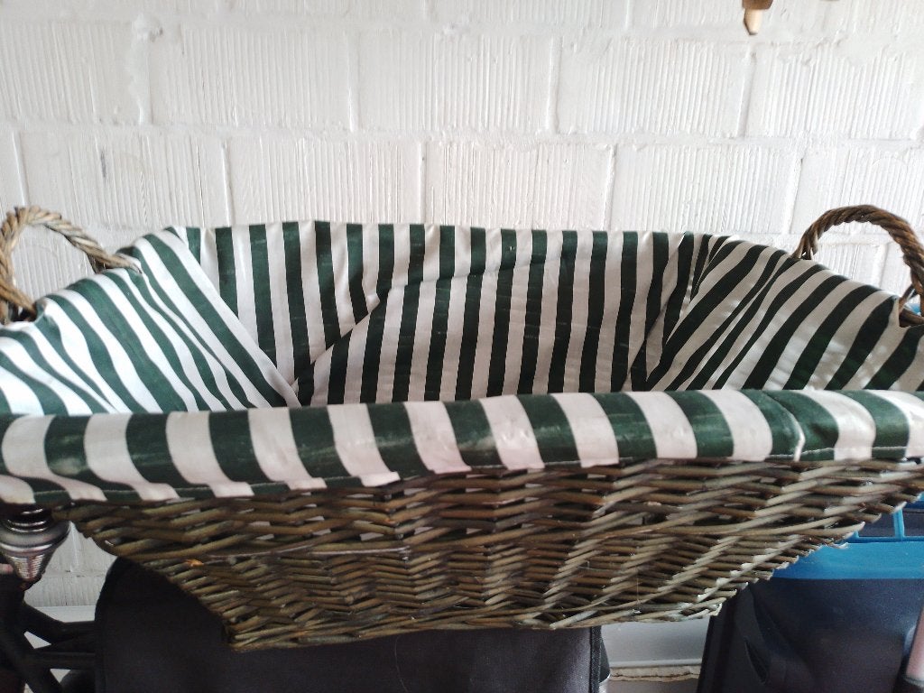 Rieten manden grote bekleed 2 stuks als nieuw, Huis en Inrichting, Ophalen, Met handvatten, Mand, Zo goed als nieuw