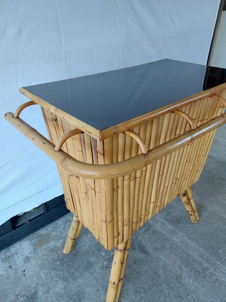 Tiki bar, Enlèvement