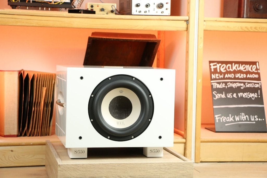 REL S/550 / S 550 subwoofer. TRADE.INRUIL. Paar maanden oud., Audio, Tv en Foto, Ophalen of Verzenden, Zo goed als nieuw, Subwoofer