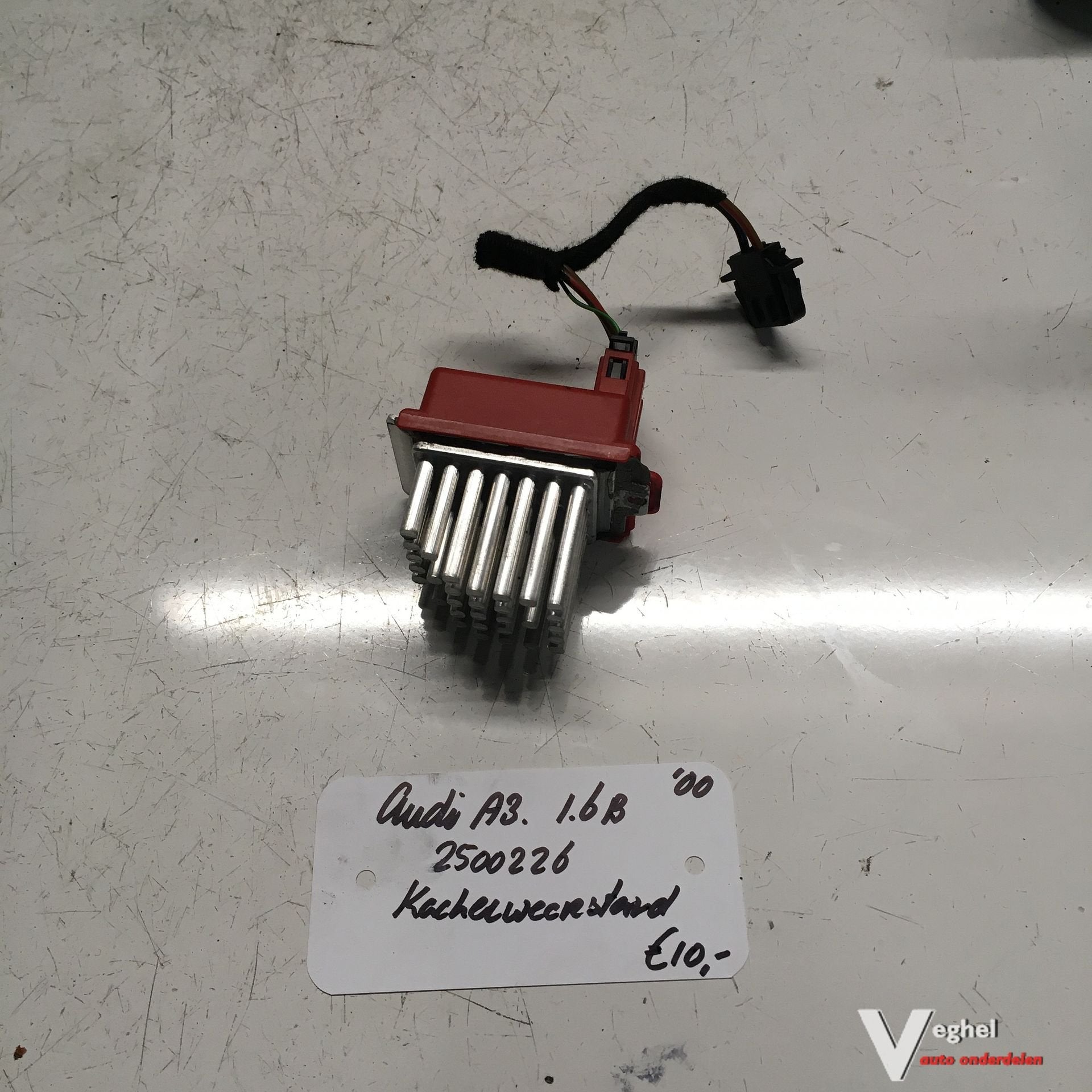 Audi A3 1.6 2000 2500226   Kachelweerstand, -, Utilisé, -, -