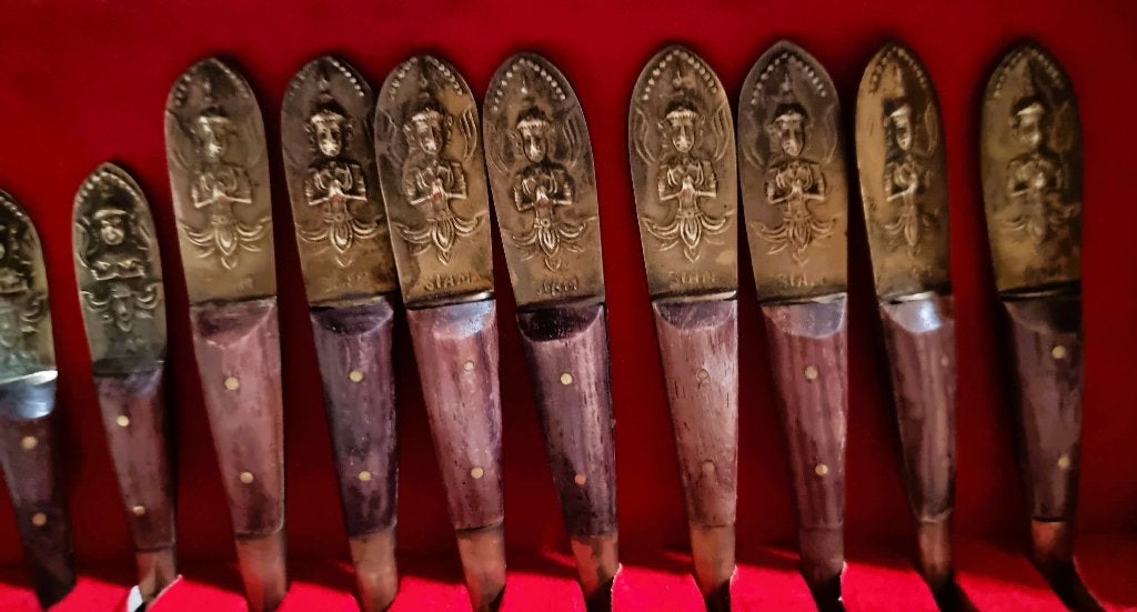 Couverts asiatiques dans un étui., Enlèvement ou Envoi, Comme neuf, Set de couverts