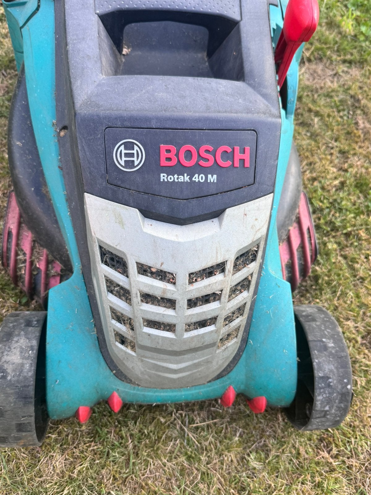 Tondeuse Bosch Rotak 40 M, Démarrage électrique, Tondeuse rotative, 30 à 39 cm, Enlèvement