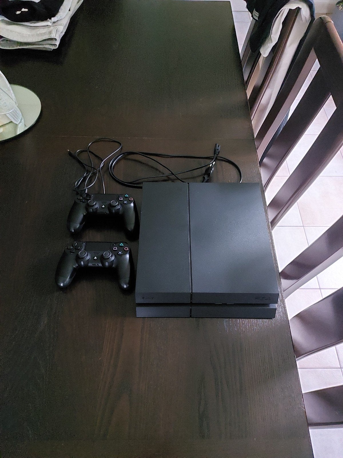Playstation 4 + 2 controllers en 1TB opslag, Games en Spelcomputers, Ophalen