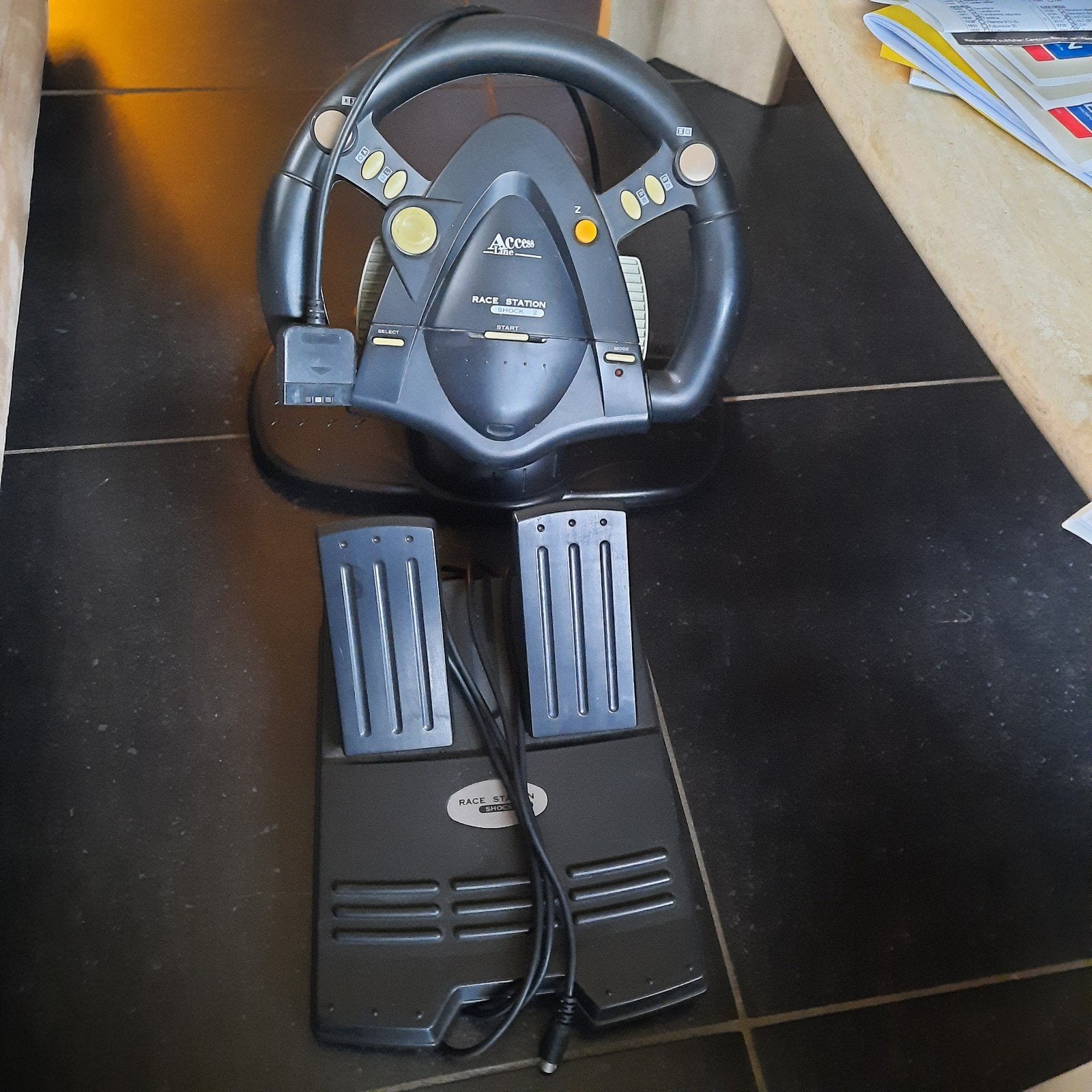 Race Station Shock 2 Acces Line . Doe bod ., Games en Spelcomputers, Ophalen of Verzenden, Gebruikt, Controller