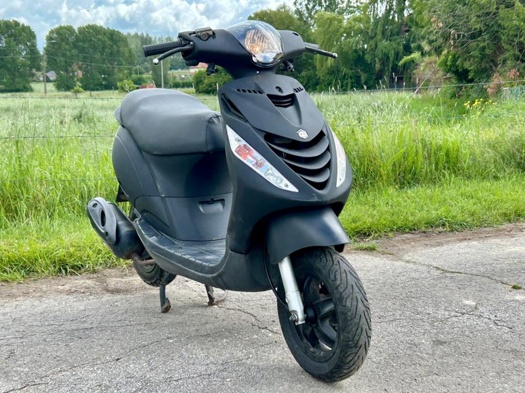 Piaggio Zip 4T Carbu, Fietsen en Brommers, Scooters | Vespa, Zo goed als nieuw, Klasse B (45 km/u), Benzine, Ophalen