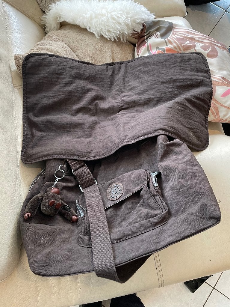 Sac à langer Kipling marron, bon état, Enfants & Bébés, Enlèvement ou Envoi, Plusieurs compartiments de rangement, Utilisé, Marron