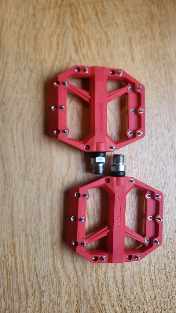 Pédales plates SHIMANO PD-GR400 rouge, Vélos & Vélomoteurs, Envoi, Comme neuf, SHIMANO