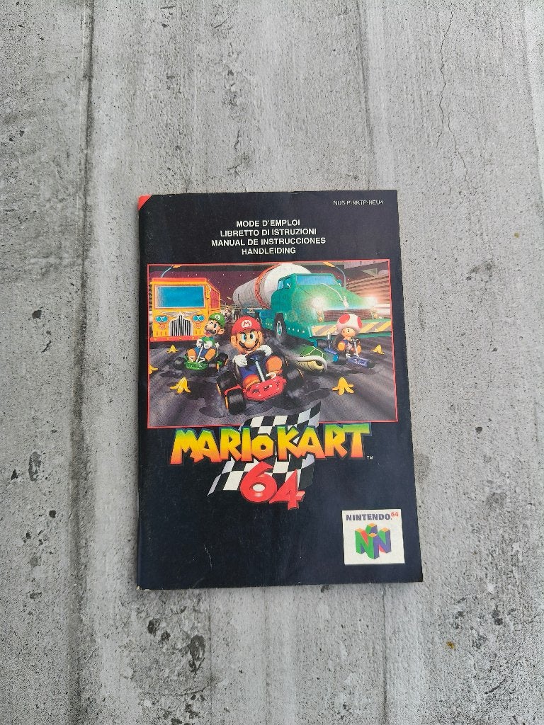 Nintendo 64 Mario Kart 64 handleiding, Games en Spelcomputers, Ophalen of Verzenden, Zo goed als nieuw, Racen en Vliegen