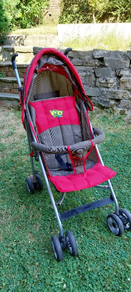 Poussette canne pliable rouge et grise - Très bon état, Enfants & Bébés, Enlèvement, Utilisé, Poussette, Autres marques
