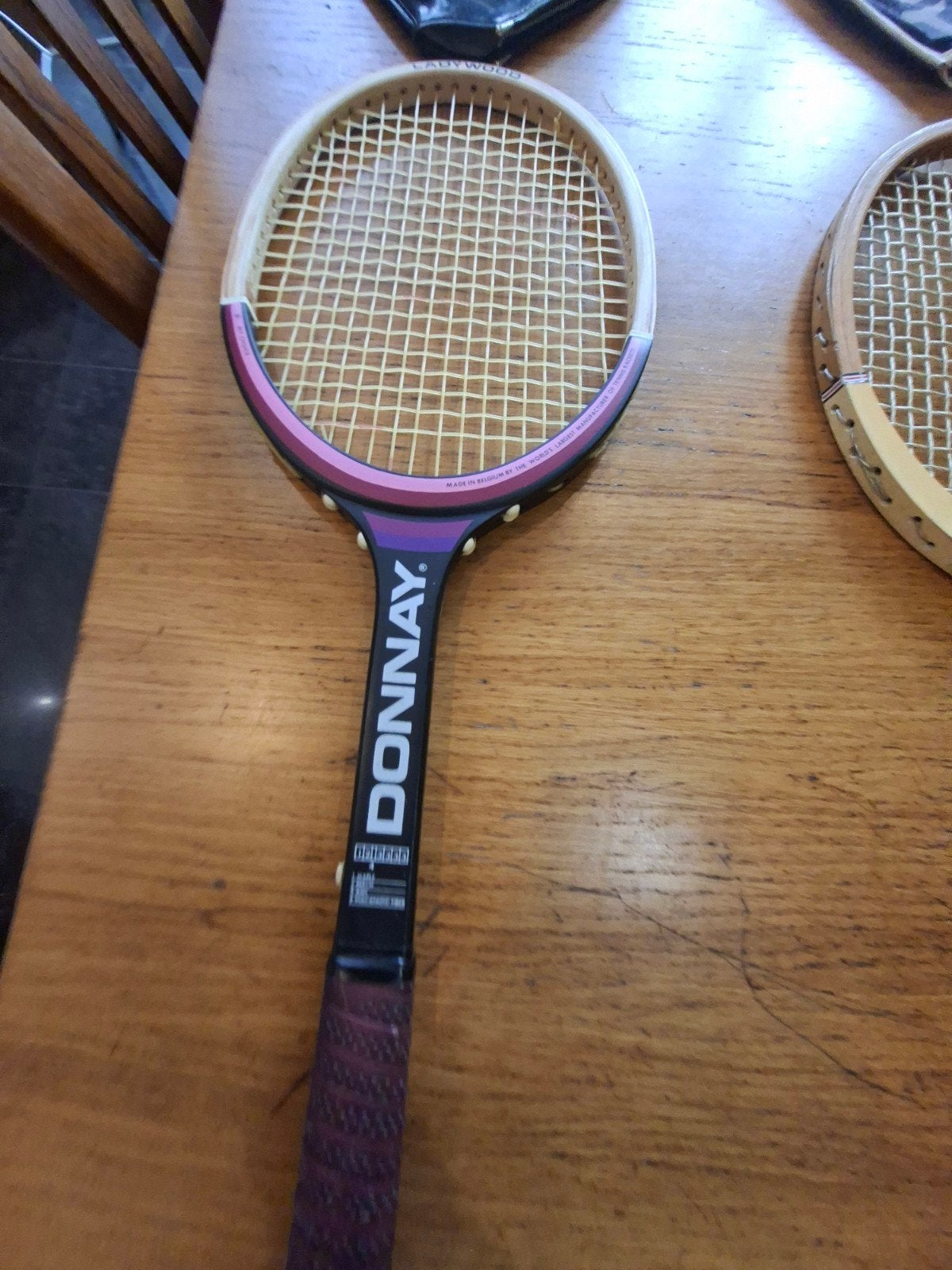 Raquette tennis d'époque, Enlèvement, Raquette