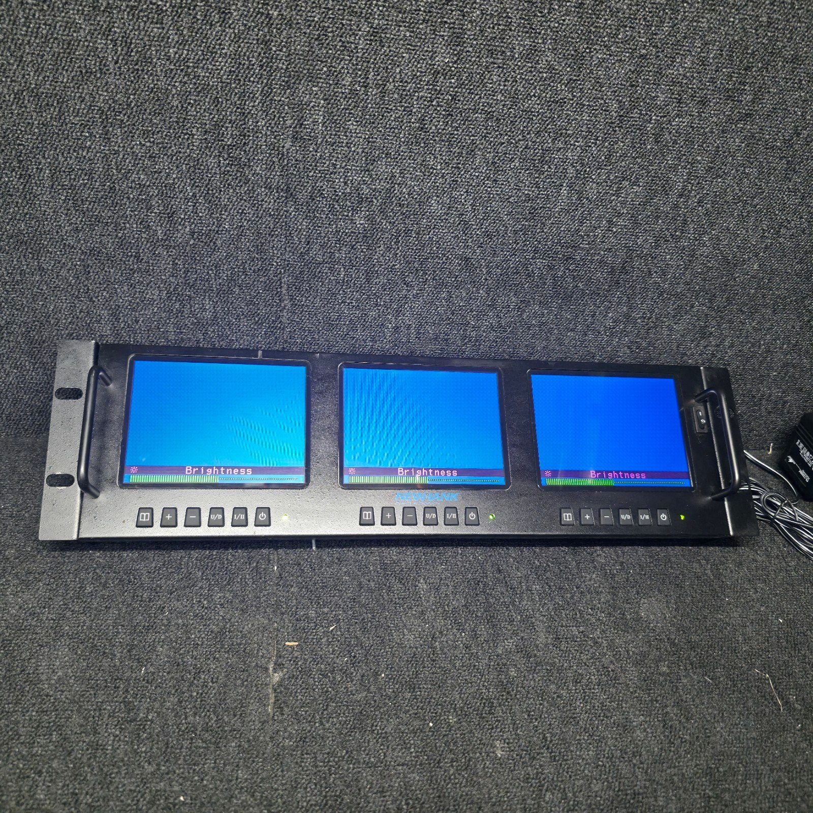 Écran LCD NEWHANK 3 19 pouces, montage en rack



NEWHANK LR, Enlèvement ou Envoi