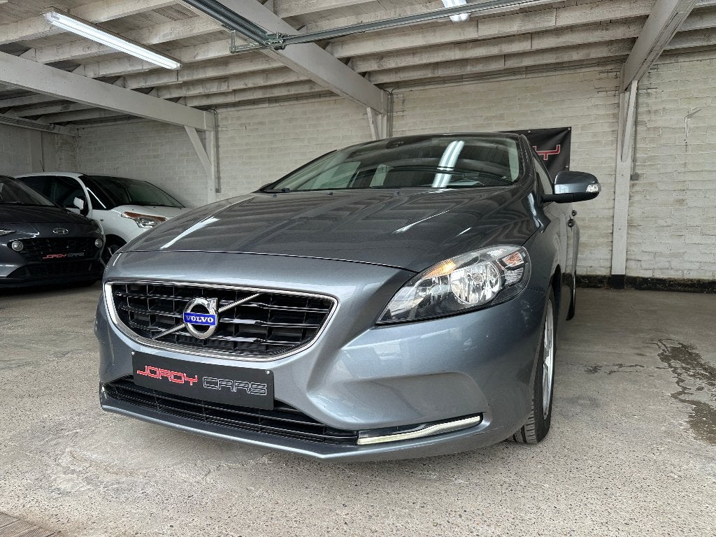Volvo V40 D2 Automaat (Gekeurd voor verkoop!), Euro 5, Stof, USB, Zwart