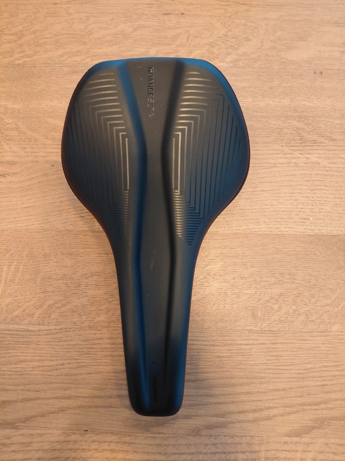 Selle en carbone Nuance SLT X Cube, Vélos & Vélomoteurs, Enlèvement ou Envoi, Comme neuf, Selle, Carbone