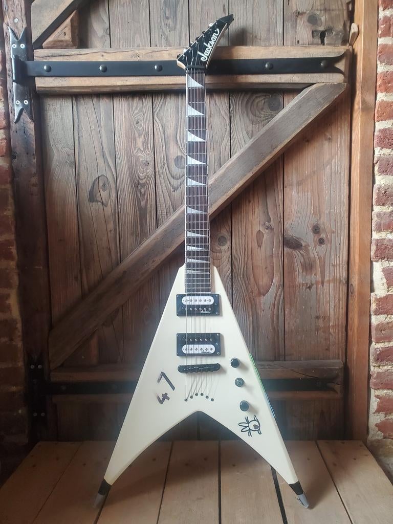 Jackson Flying V, Musique & Instruments, Enlèvement