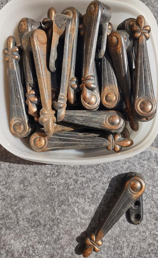 24 antieke traploper klemmen. Brons of messing., Enlèvement, Bronze
