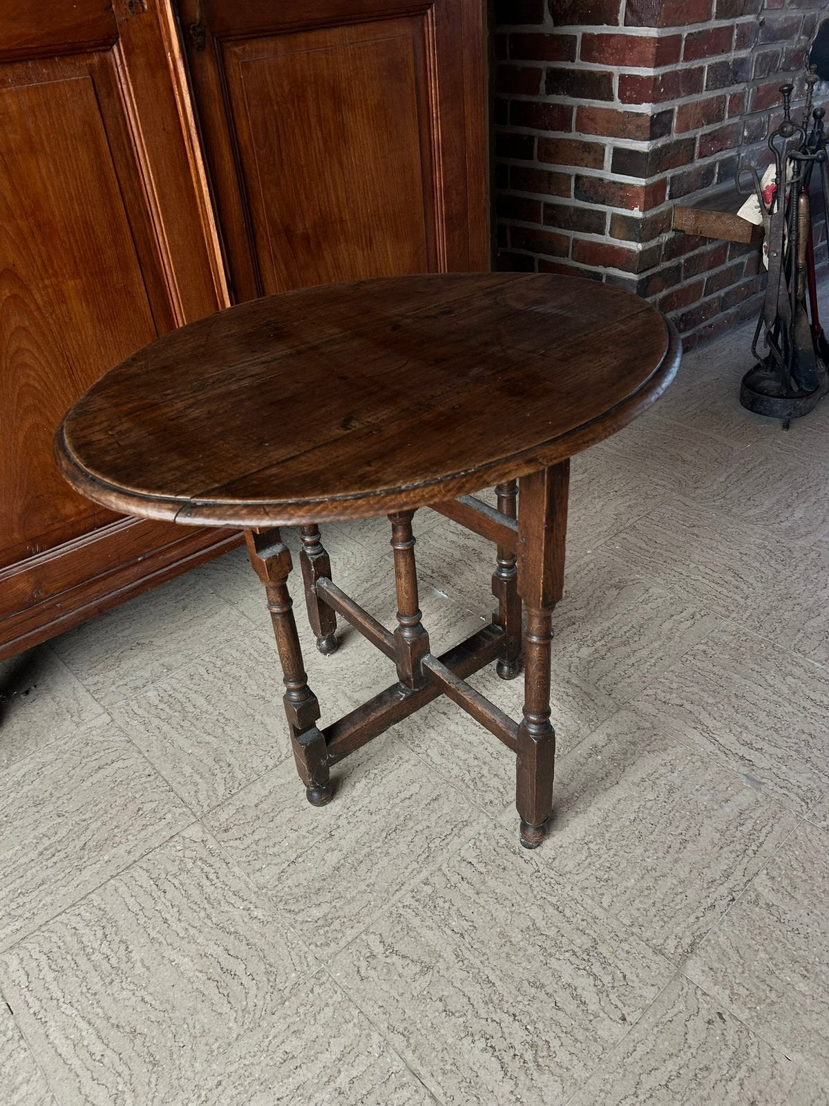 Ovaal houten bijzettafeltje (gateleg / campagnard), Ophalen
