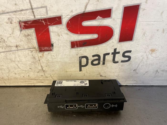 Connexion USB d'un Volkswagen Golf Sportsvan, Volkswagen, -, 3 mois de garantie, Utilisé