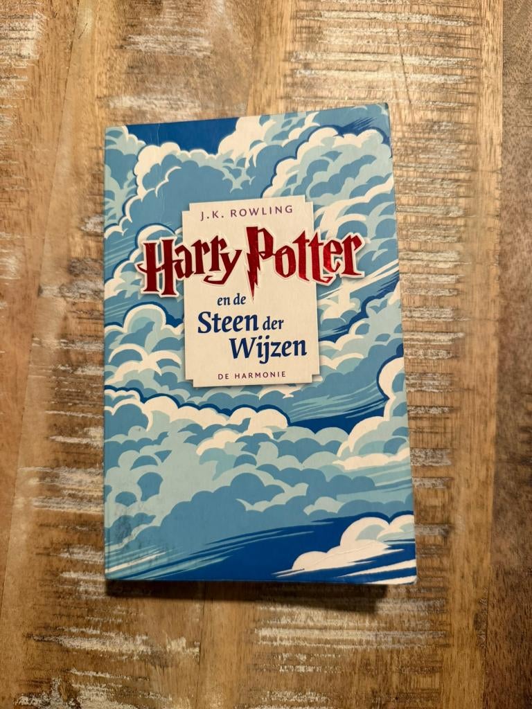 Harry Potter en de Steen der Wijzen - J.K. Rowling, Verzamelen, Harry Potter, Zo goed als nieuw, Boek of Poster, Ophalen of Verzenden