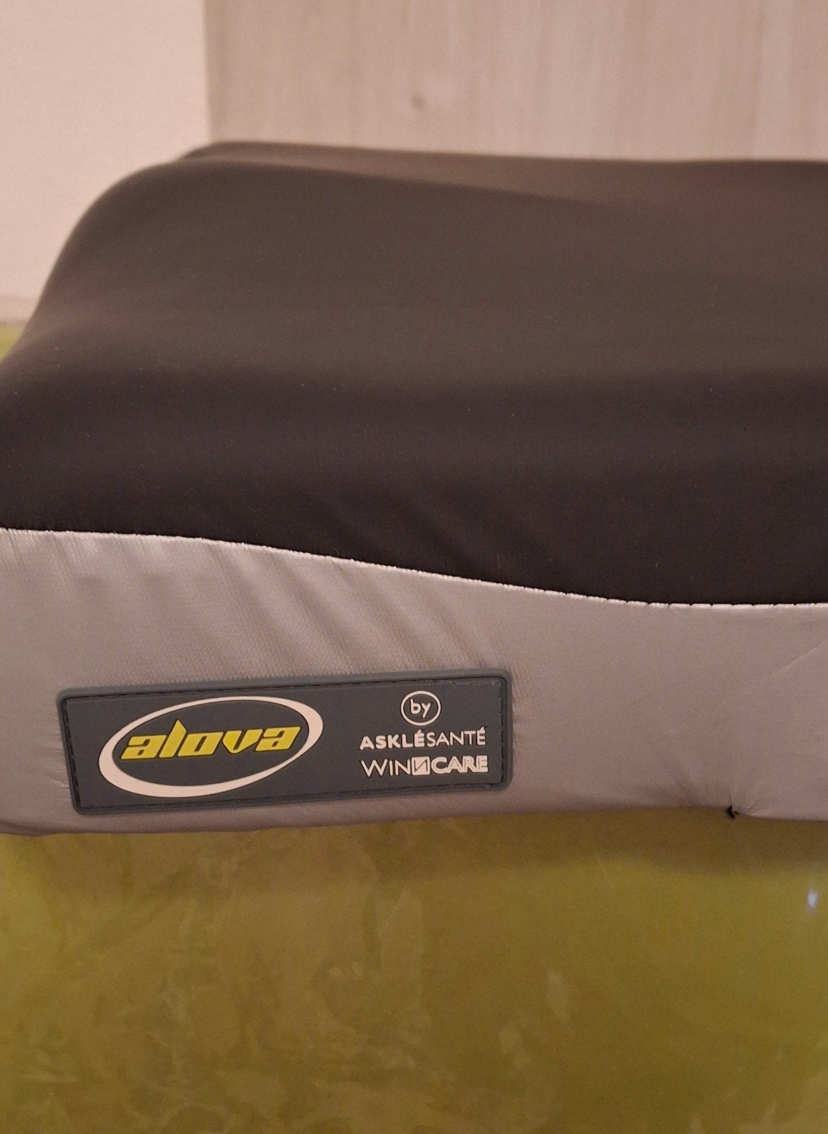 - Coussin anti-escarres ALOVA (Winncare) à mémoire de forme, Enlèvement ou Envoi