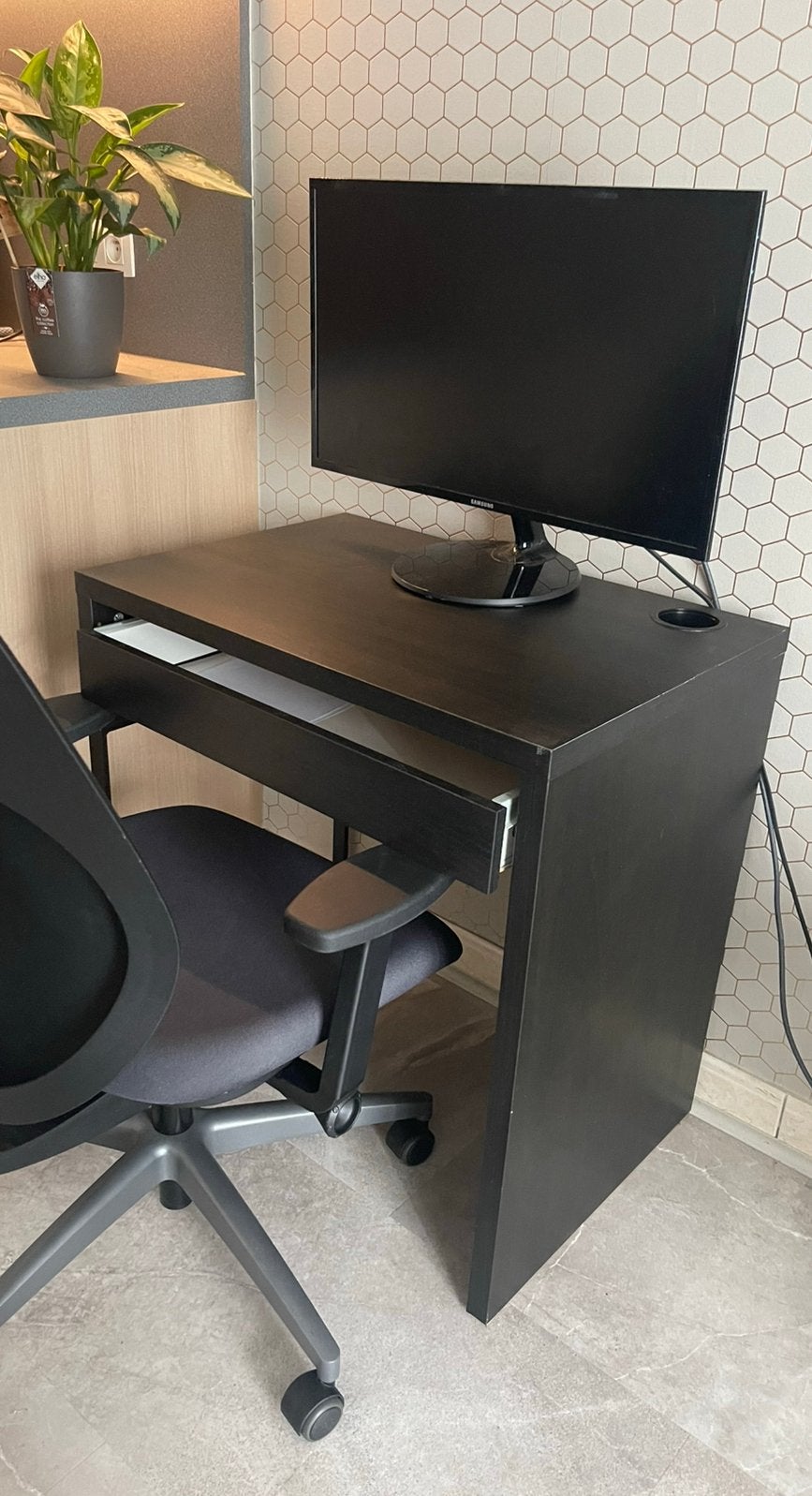 Small table/Desk, Huis en Inrichting, Ophalen of Verzenden, Gebruikt, Zwart