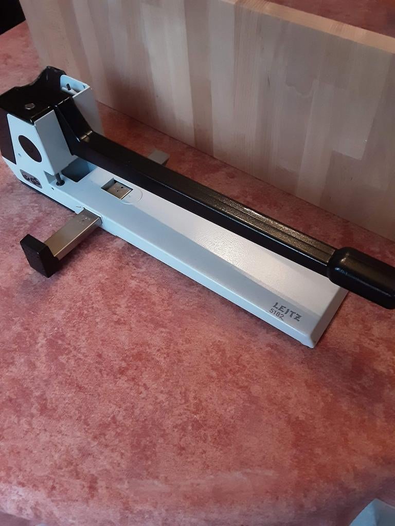 Professionele perforator Leitz, Zakelijke goederen, Ophalen