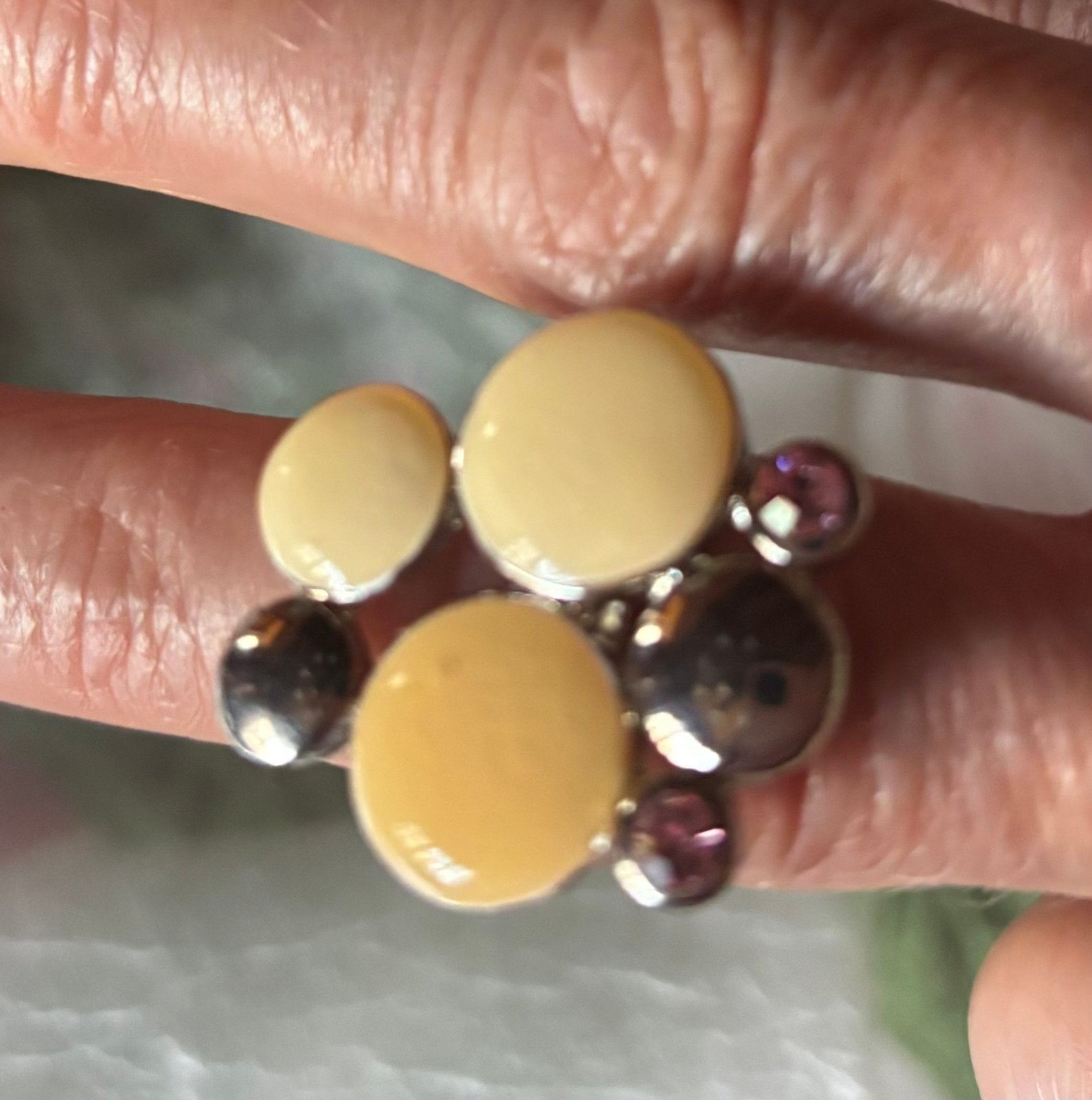 Verstelbare ring met ook 2 roze steentjes., Bijoux, Sacs & Beauté, Bagues, Enlèvement ou Envoi, Neuf, Jaune, Femme
