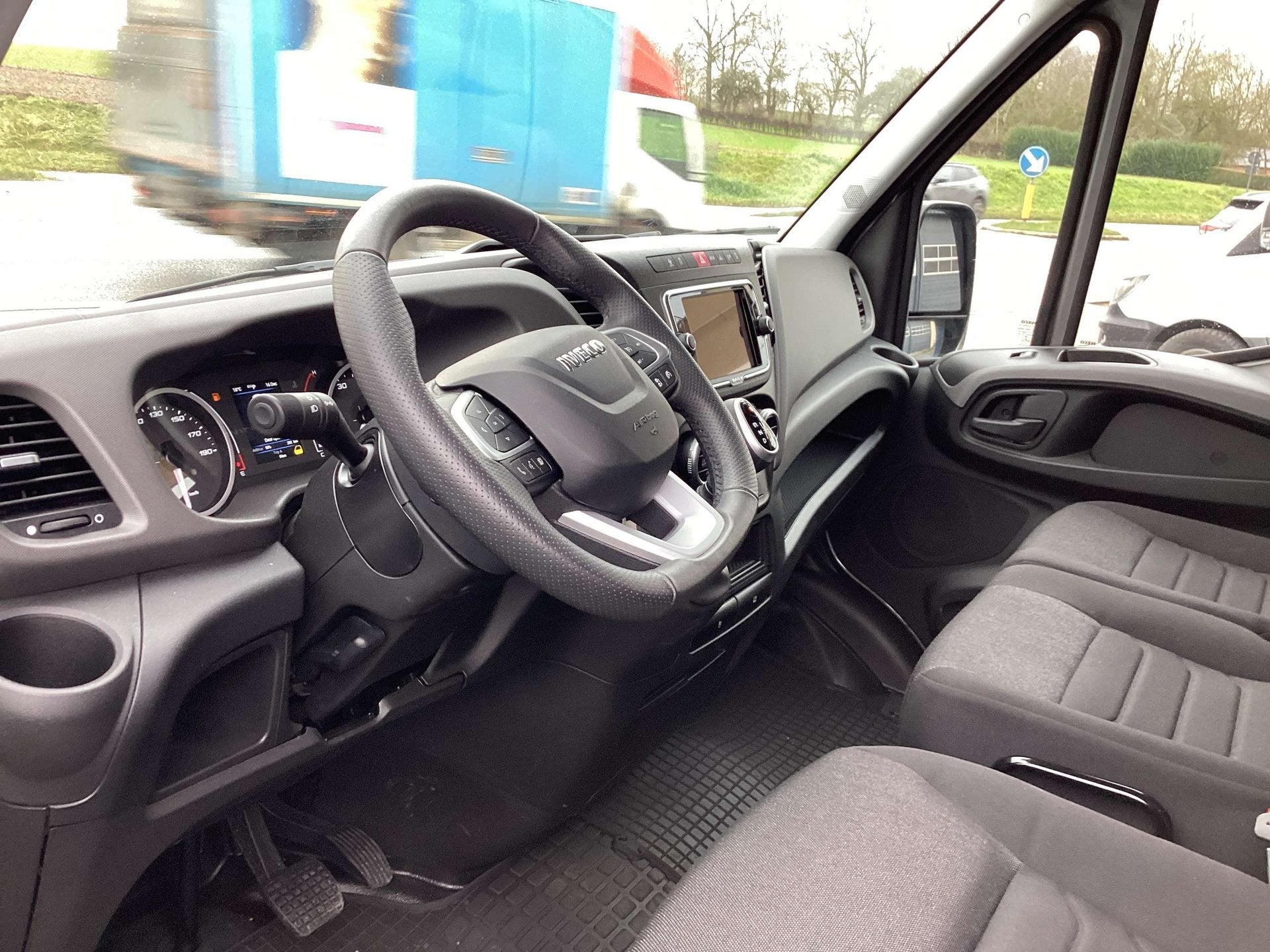 Iveco Daily l4h2 30hdi 180pk automaat 2023 10km full/option, Auto's, Overige Auto's, Automaat, Stof, 4 cilinders, Bedrijf