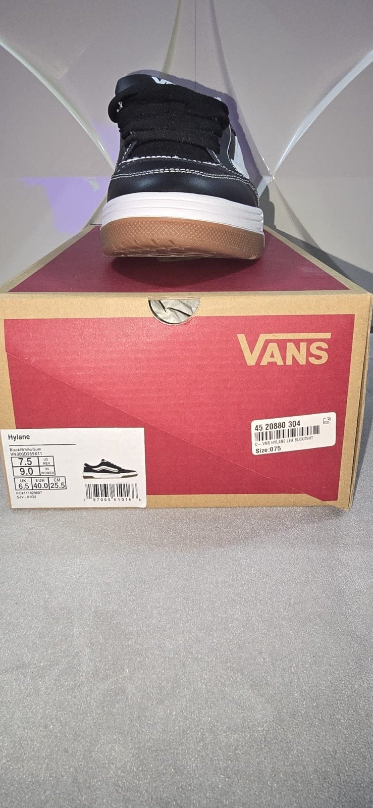 Vans Hylane Noir & Blanc, Neuf, Enlèvement, Vans, Baskets