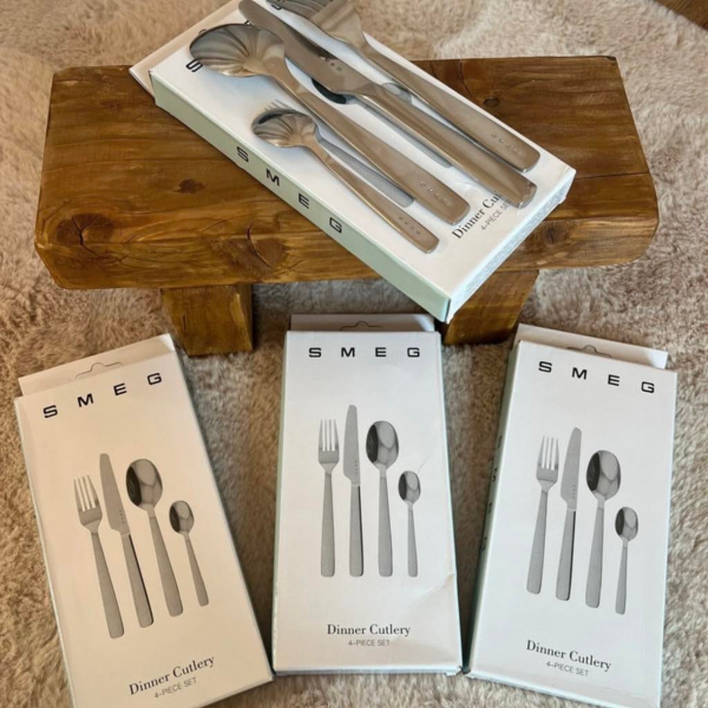 Set 4 couverts SMEG - Dinner Cutlery. À l’unité ou en lot., Huis en Inrichting, Keuken | Bestek, Nieuw, Ophalen of Verzenden, Bestekset