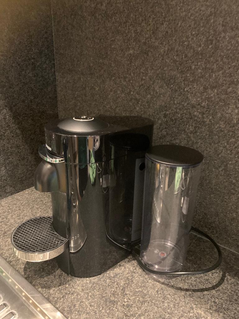 Nespresso vertuo koffiezetapparaat, Machine à espresso, Réservoir d'eau amovible, Enlèvement, Utilisé