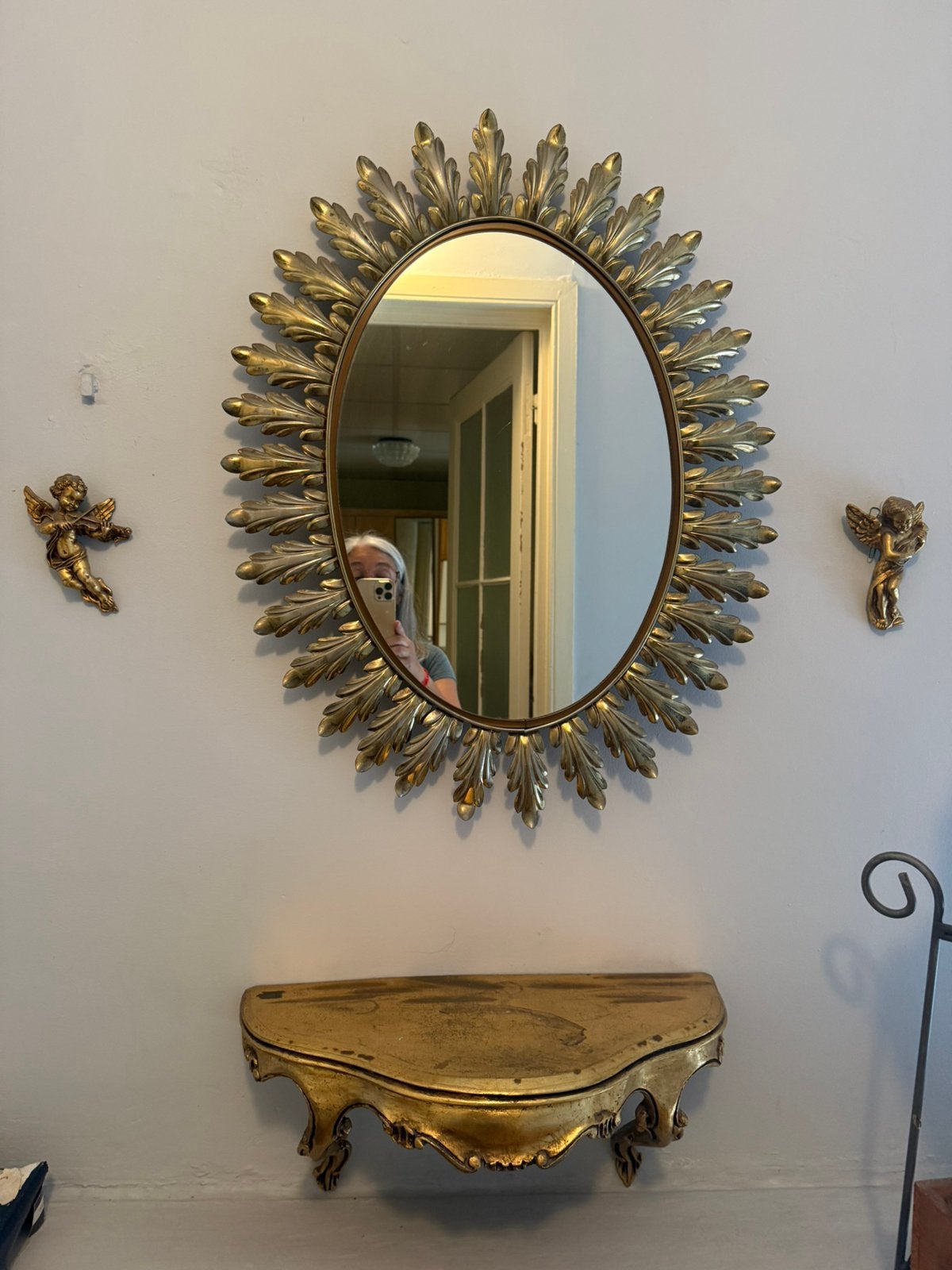 Miroir avec ses anges et petit support, Enlèvement