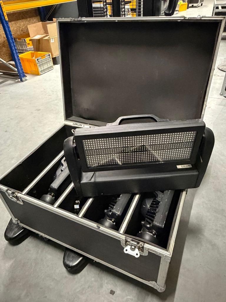 4x Tilt LED Strobes (IP65 1500W RGBW) in Flightcase, Musique & Instruments, Enlèvement, Utilisé, Lumières