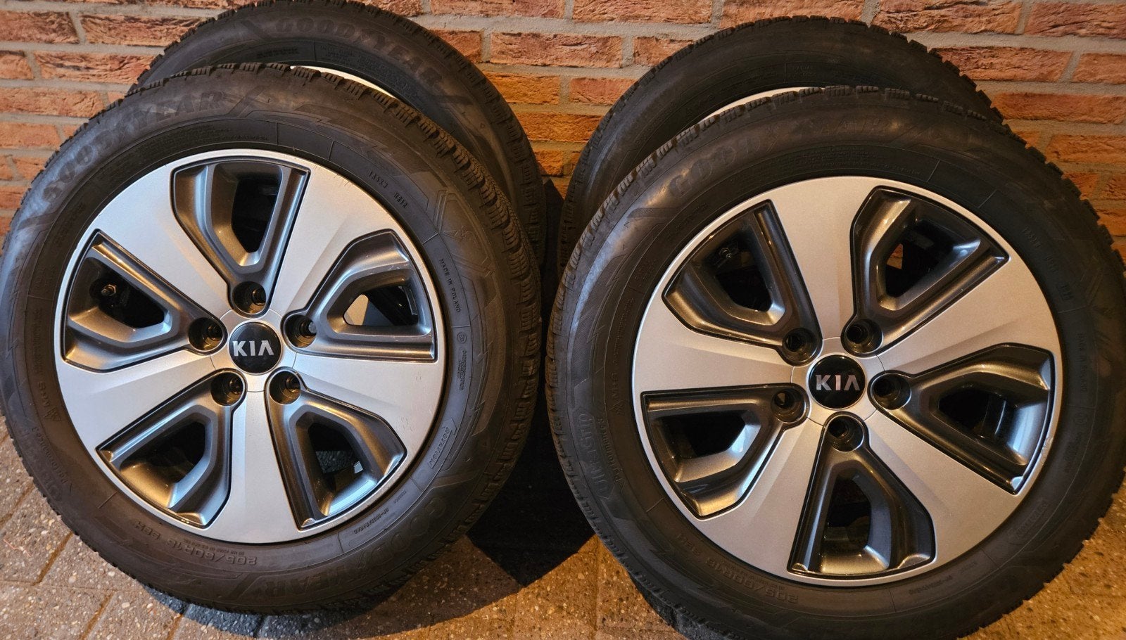 16 inch KIA Niro Winterset 5x114.3 Goodyear 8mm TPMS, Auto-onderdelen, Ophalen, Mazda