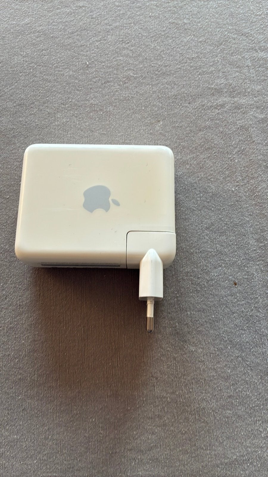 • Apple AirPort Express  – Compacte wifi-stekker met AirPlay, Computers en Software, Ophalen, Zo goed als nieuw