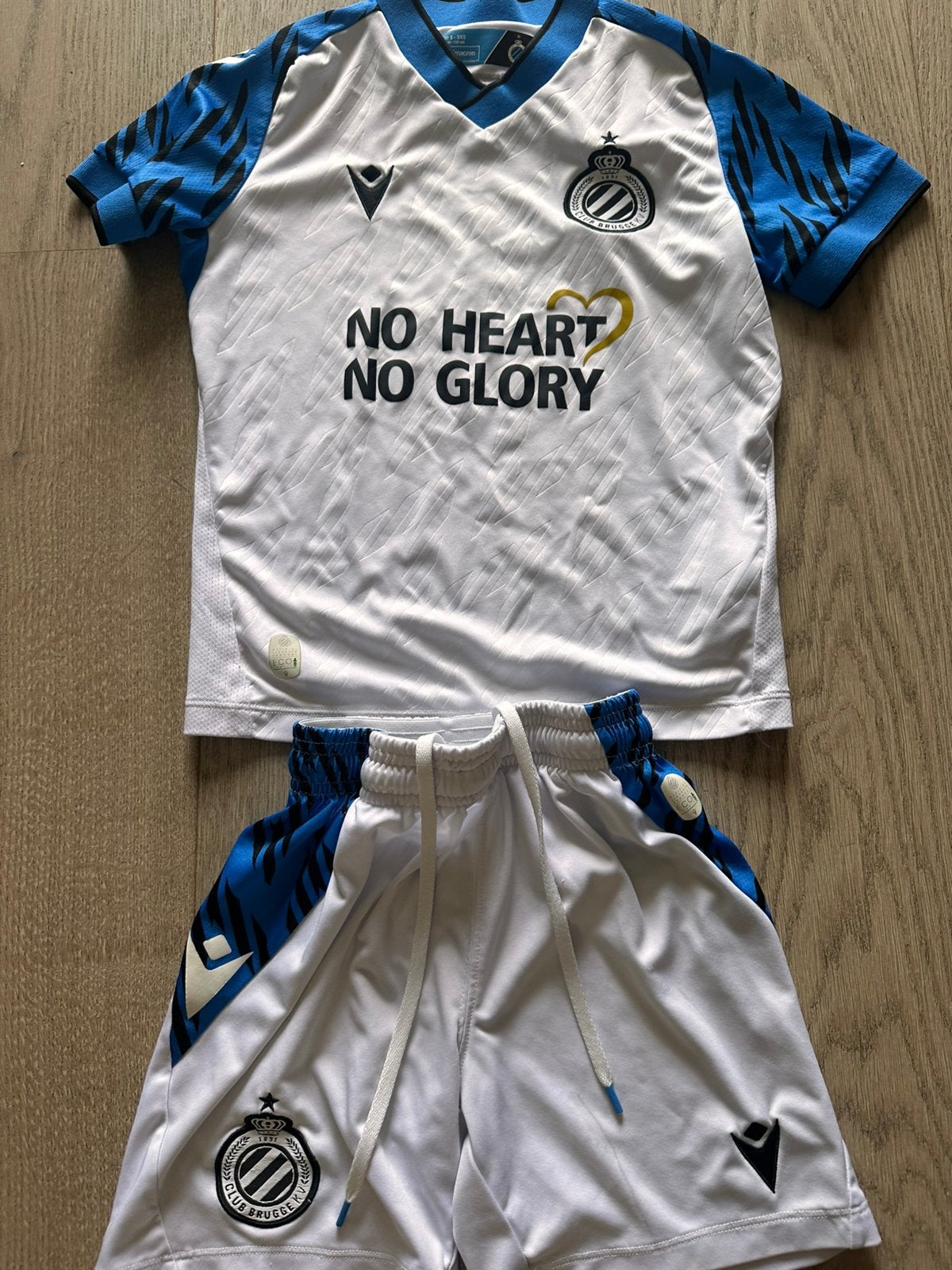 Club  Brugge tenue, Ophalen, Zo goed als nieuw