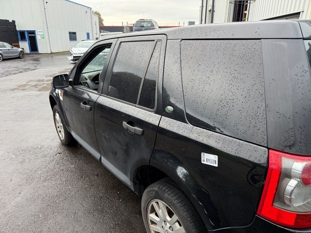 PORTIER LINKS ACHTER Freelander II (|LR005852|6H5224631AF|), Campus Kronberg 7
61476  Kronberg im Taunus, DE, Deur, Jaguar Land Rover Deutschland GmbH