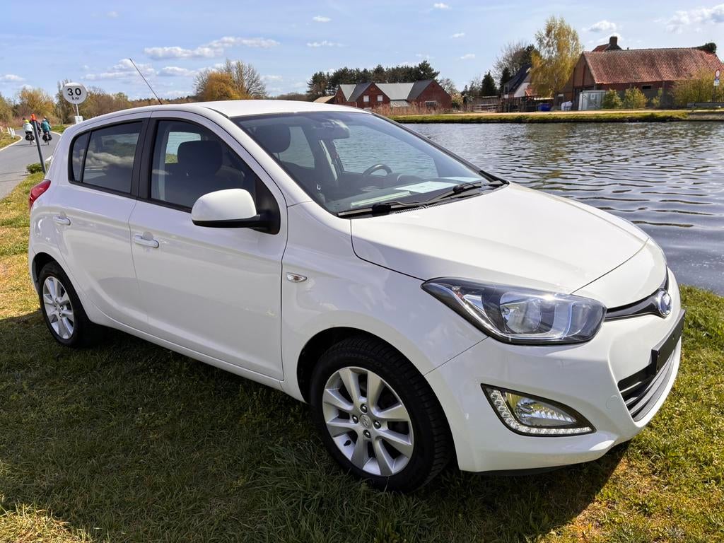 Hyundai i20 1.2i met airco, Auto's, Hyundai, Euro 5, Stof, 4 cilinders, Wit