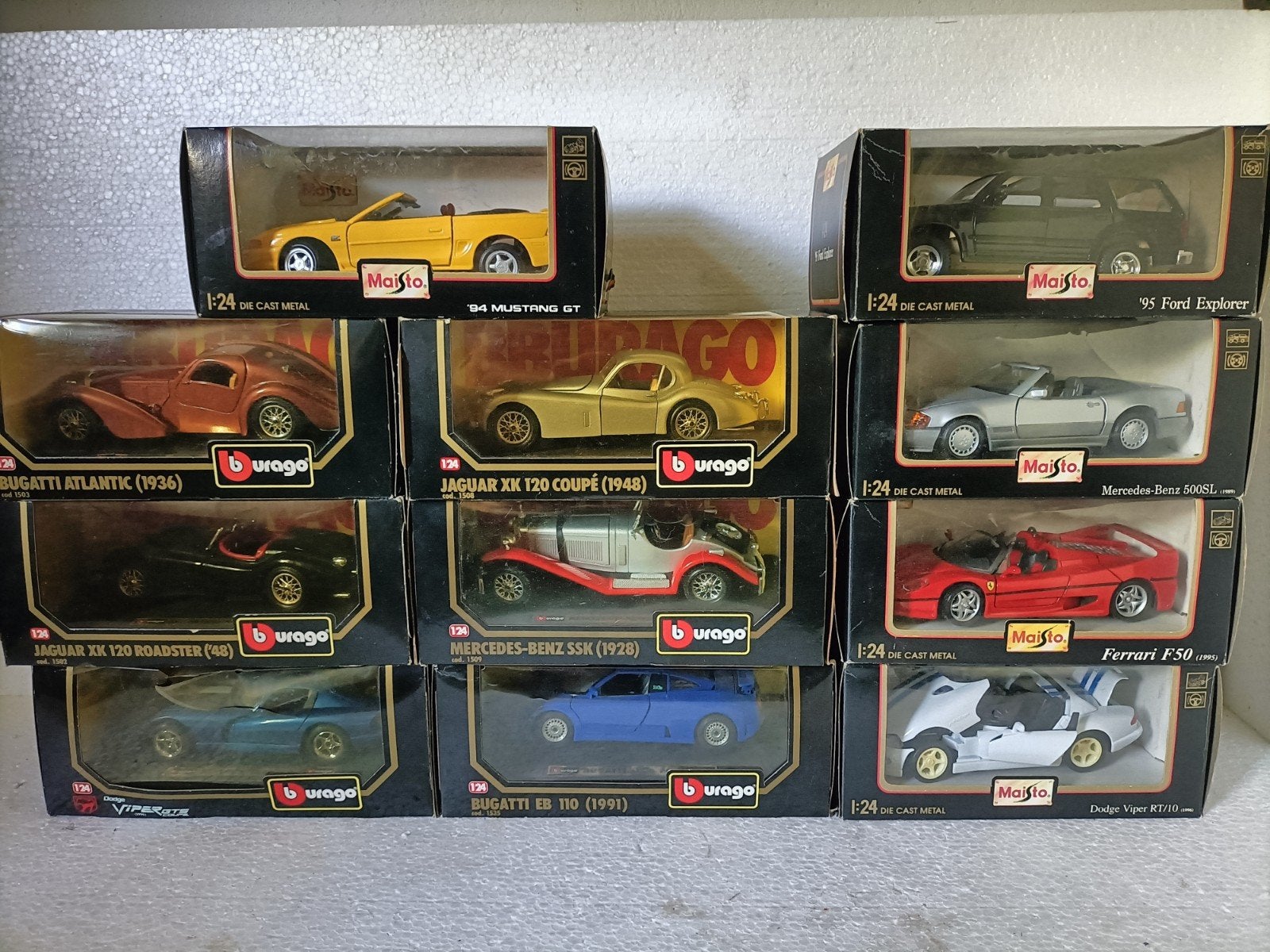 Partij 11x Bburago & Maisto 1:24 Modelauto's, Hobby en Vrije tijd, Ophalen, Auto, Maisto
