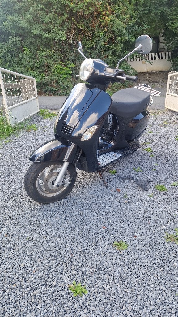 125cc vespa look yiying, 125 cm³, Comme neuf, Enlèvement, Essence