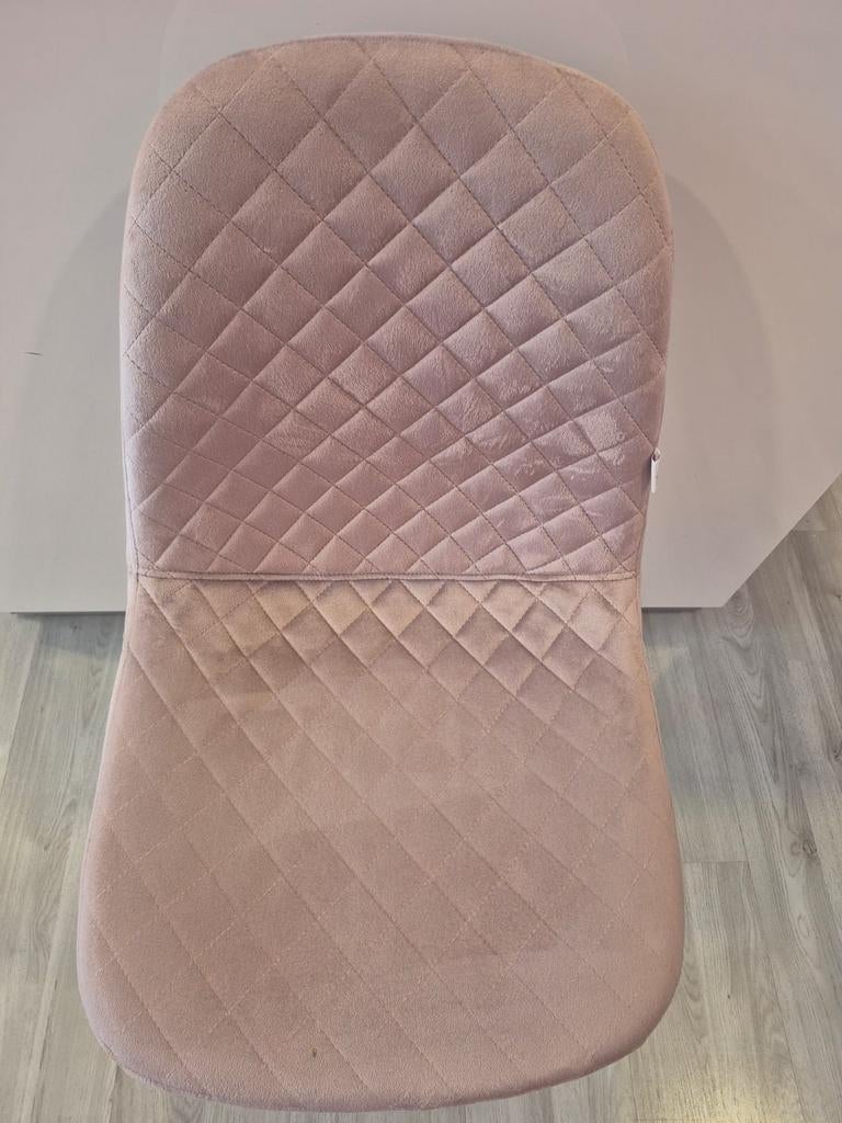 4 roze stoelen, Ophalen