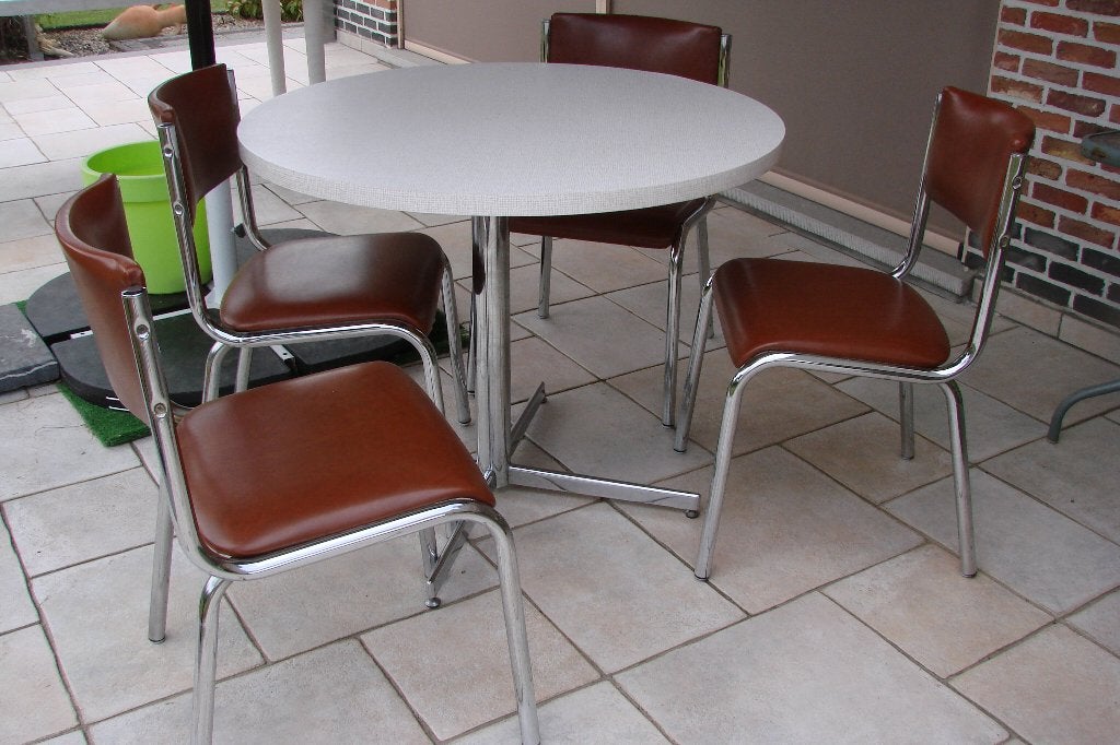 vintage set: ronde tafel en 4 stoelen: chroom, Huis en Inrichting, Tafels | Eettafels, Ophalen, Gebruikt, Retro chroom, Rond