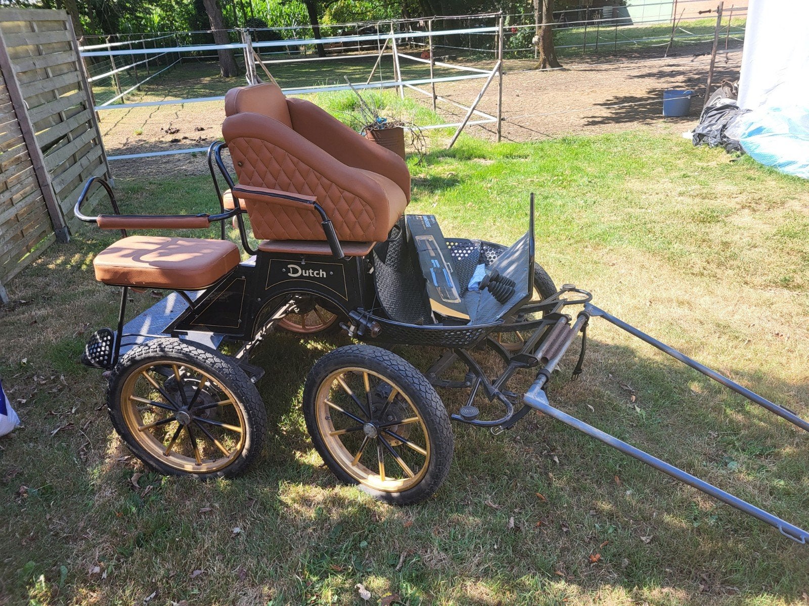 Belle calèche adaptée aux Shetland aux petits chevaux. Inhib, Animaux & Accessoires, Cheval
