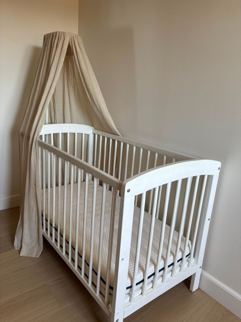 Wit babybed + aerosleep matras zeer goed, Kinderen en Baby's, Ophalen, Ledikant