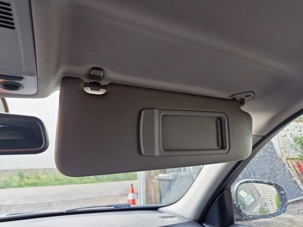 ZONNEKLEP BMW 3 serie (E90) (|51167252008|), Gebruikt, BMW, Petuelring 130
80809  München, DE, Bayerische Motoren Werke AG