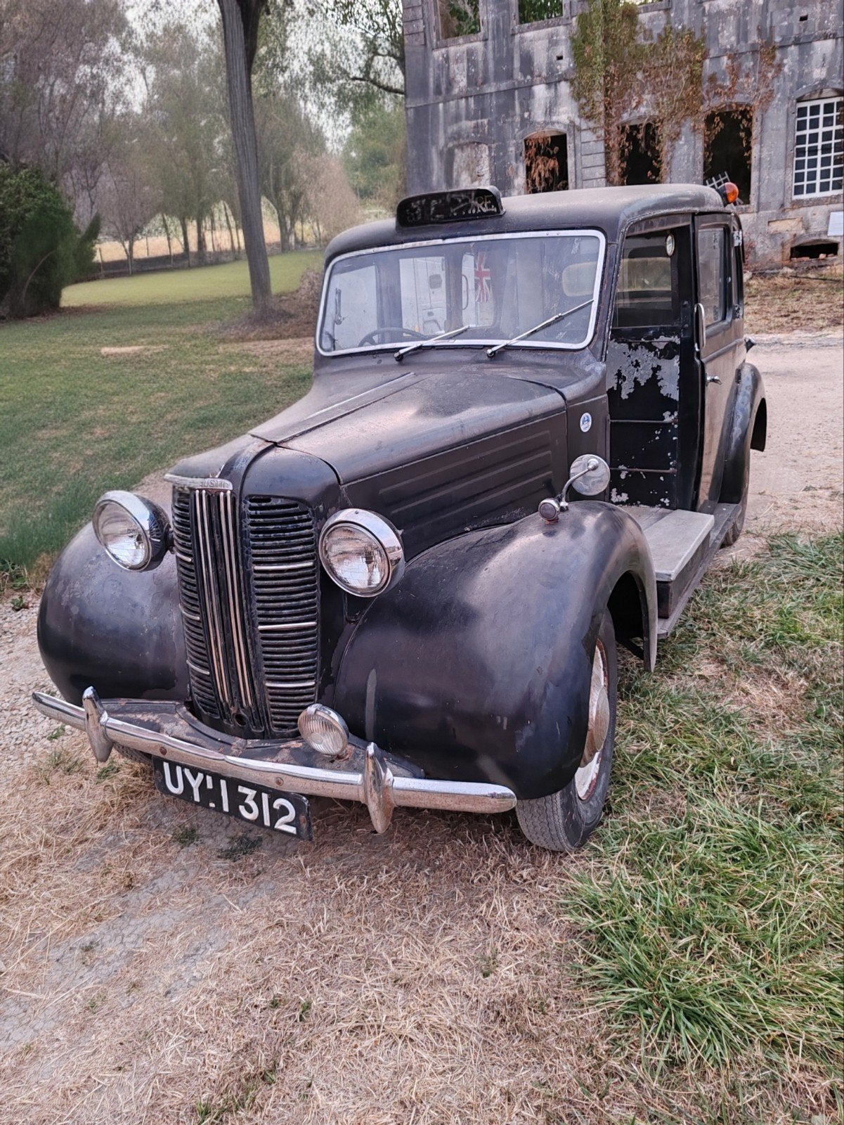 Austin taxi anglais  FX 3 Londres
tx3 diesel
Année 1958
Fabr, Cuir, Achat, Diesel, Particulier