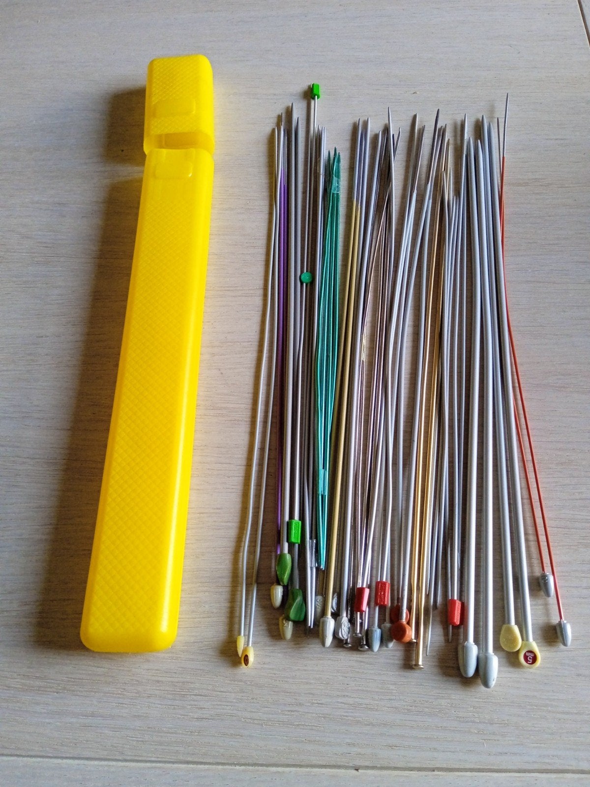 19 paar breinaalden met koker, Hobby en Vrije tijd, Breien en Haken, Ophalen of Verzenden