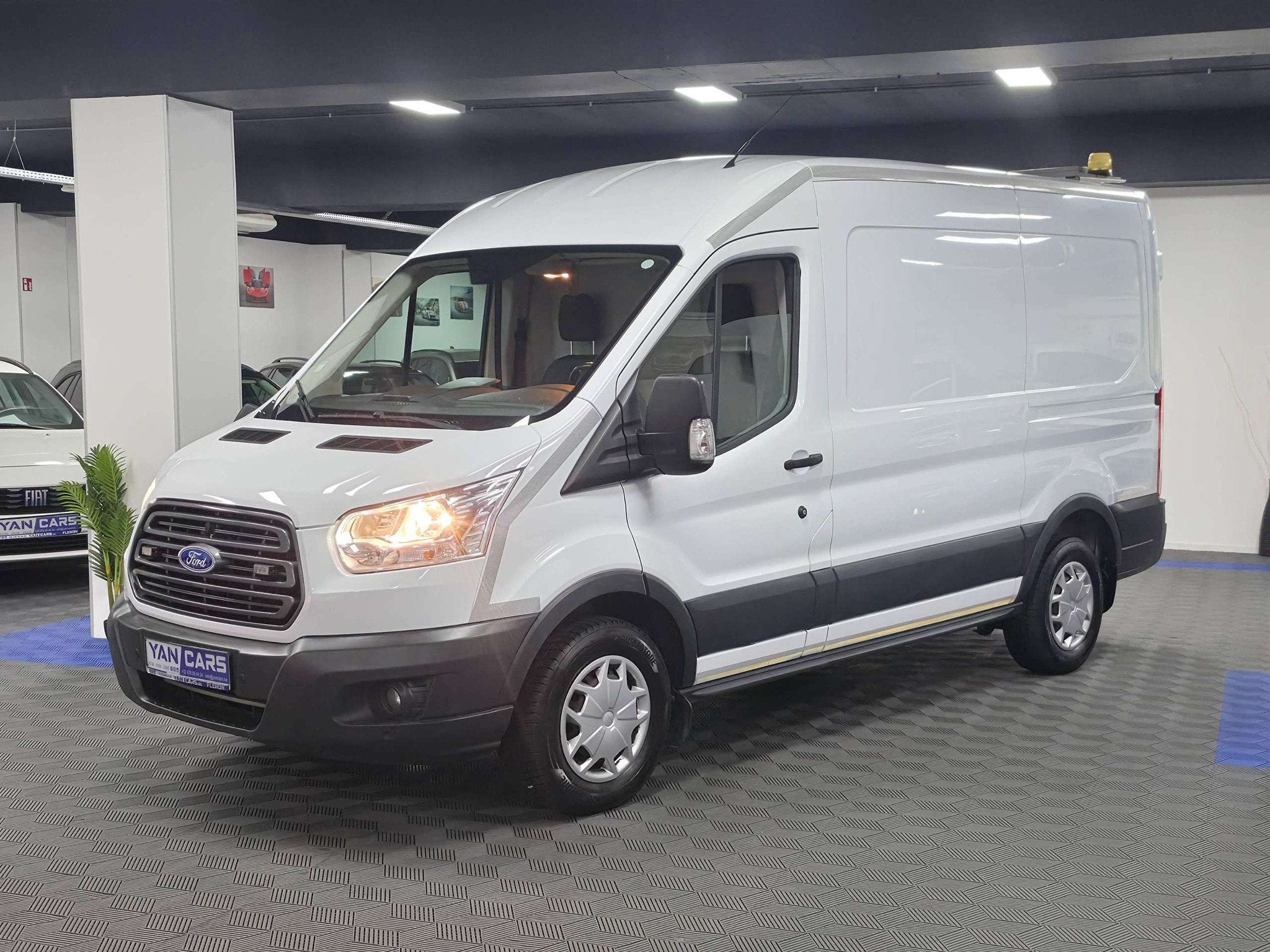 Ford Transit Trend 2.0 TDCi — Hayon élévateur Dhollandia, Autos, Achat, Euro 6, Entreprise, 2 places