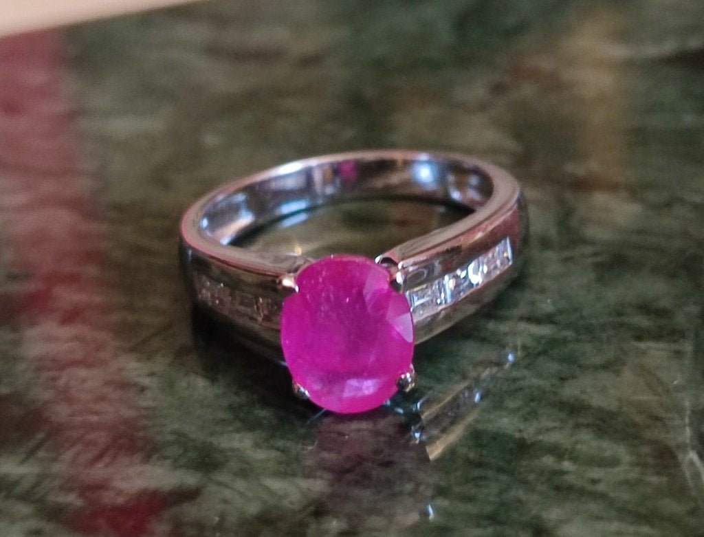 Klassieke gouden ring net robijn en diamanten 0,60kt, Ophalen of Verzenden, Zo goed als nieuw, Met edelsteen, Dame