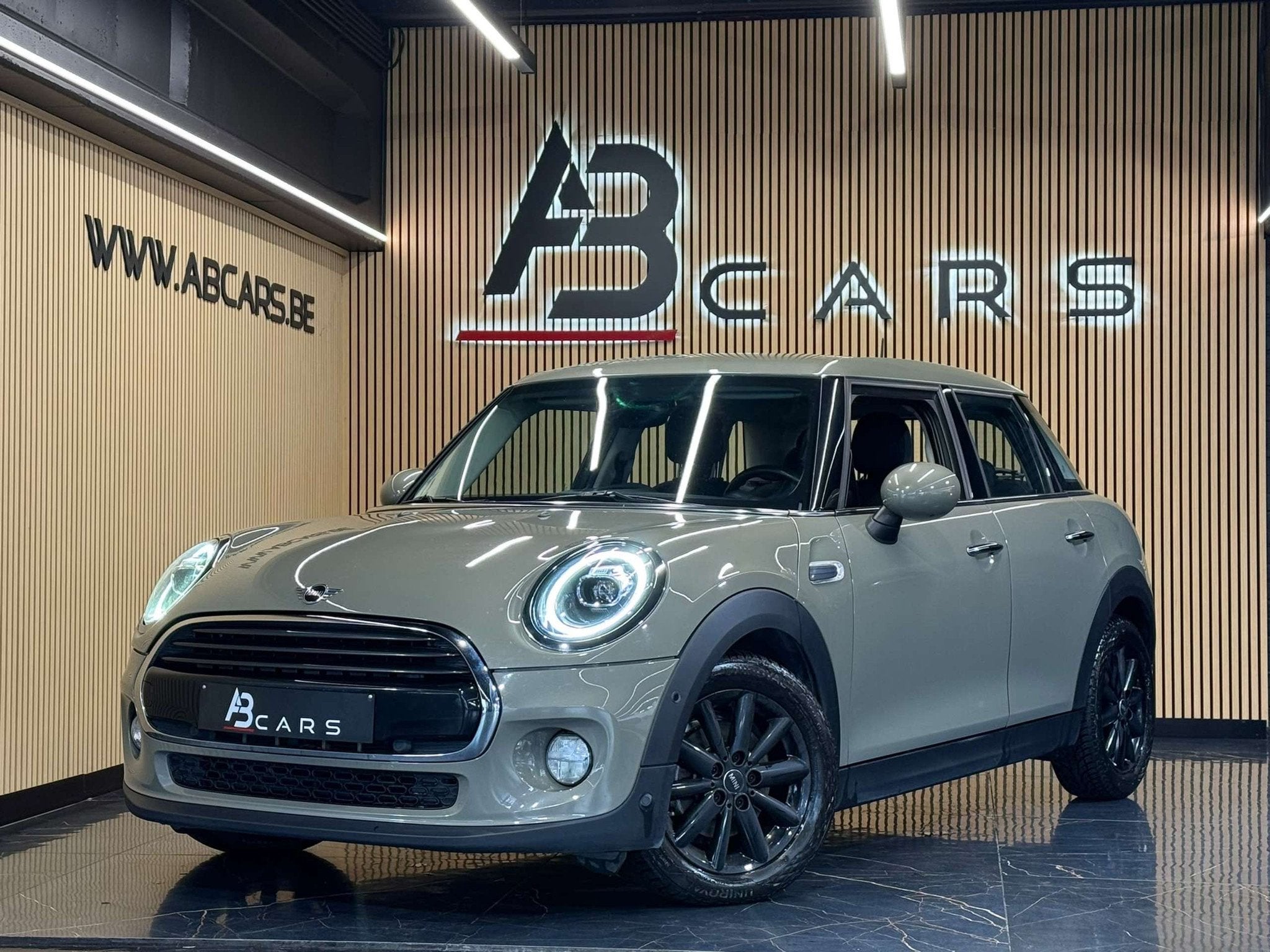 MINI Cooper D 1.5 DA SPORT * GARANTIE 12 MOIS * (bj 2018), Auto diversen, Ongevalwagen, Automaat, Mini, Zilver of Grijs, 1496 cc
