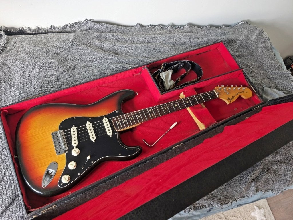Fender début 1976 - Sunburst Stratocaster 100% originale, Enlèvement ou Envoi, Comme neuf, Solid body, Fender